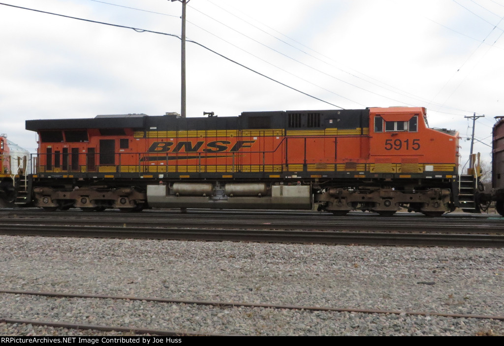 BNSF 5915